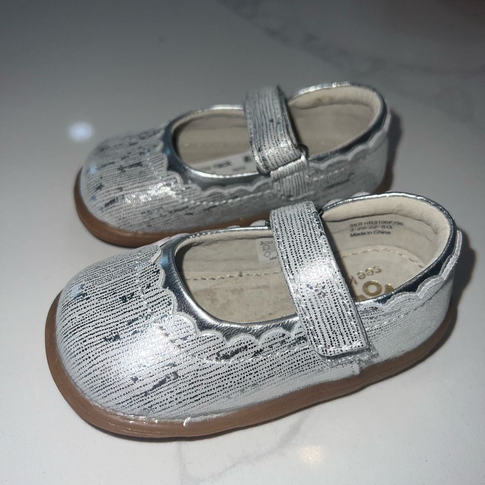 Toddler Size 5 - Silver Scallop Mary Jane - See Kai Run